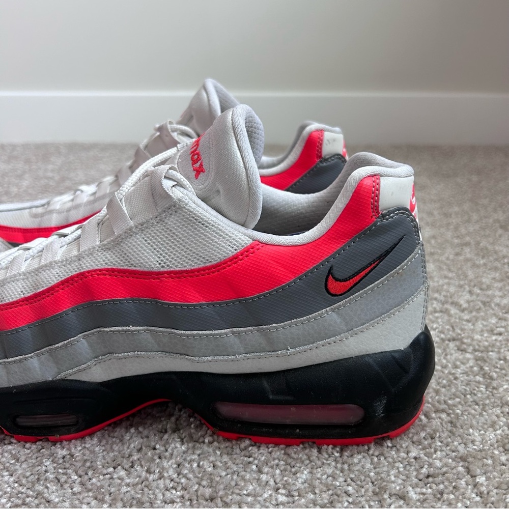 Nike Air Max 95 Solar Red 2018 OG Retro Men’s Size 12 White Grey 749766-112 - Picture 2 of 13